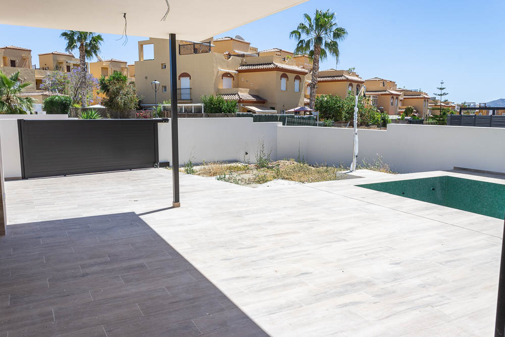 Customizable 3-Bedroom Detached Villa in Huerta Nueva: Create Your Dream Home