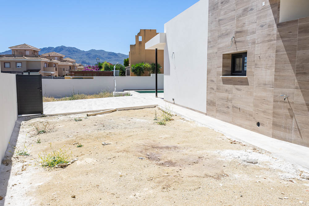 Customizable 3-Bedroom Detached Villa in Huerta Nueva: Create Your Dream Home