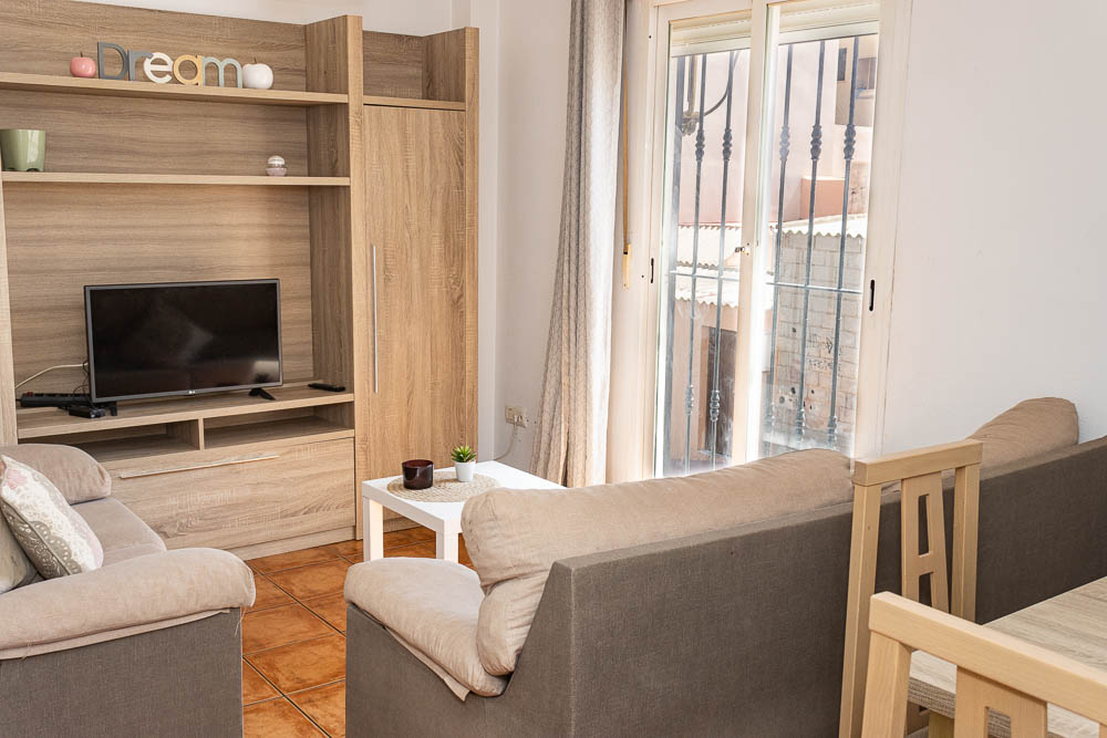 Coqueto Apartamento en Planta Baja con Patio Privado en Garrucha - imagen 2