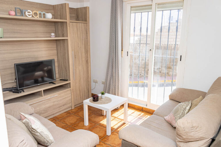 Charming Ground Floor Apartment with Private Patio in Garrucha