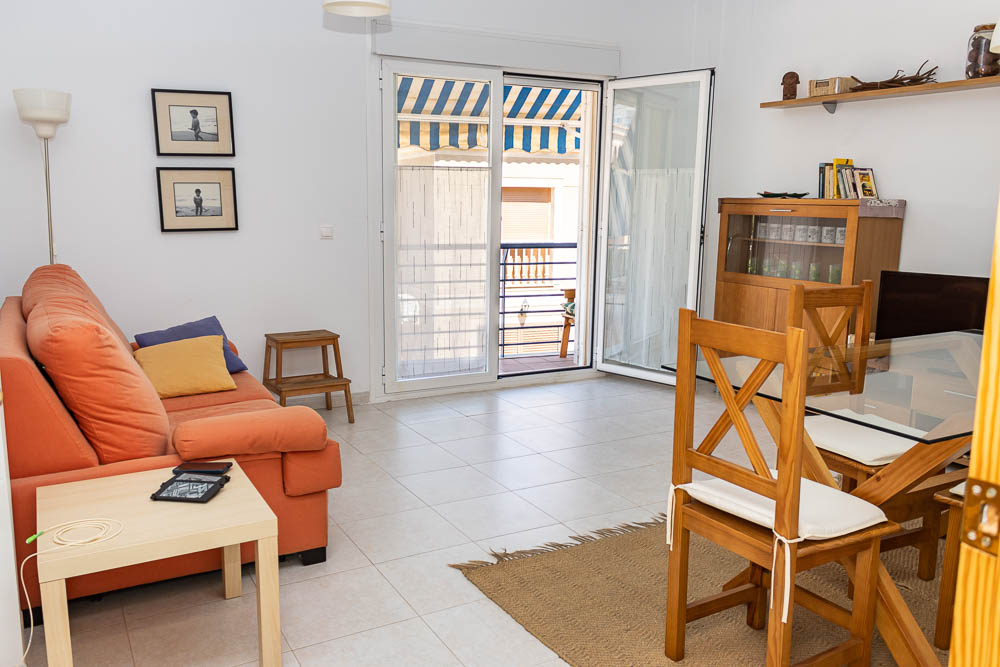 Piso en Venta en Garrucha a 150 m de la Playa, con Terraza, Patio y Plaza de Garaje - imagen 2