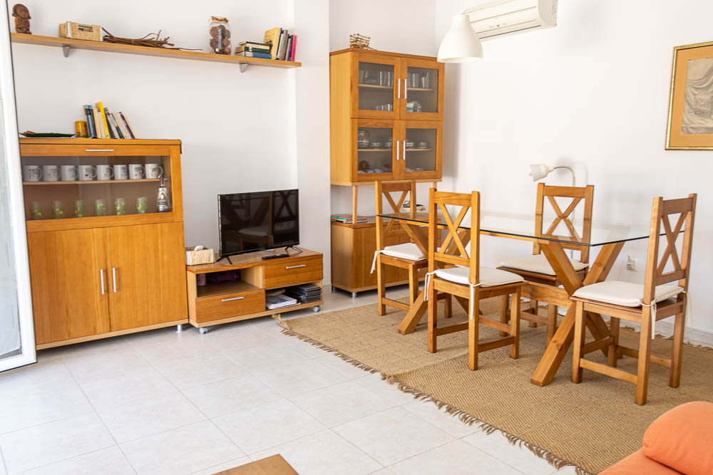 Piso en Venta en Garrucha a 150 m de la Playa, con Terraza, Patio y Plaza de Garaje - imagen 1