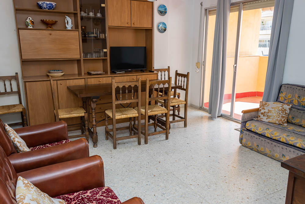 Piso en venta en el centro de Garrucha con gran terraza y vistas a la Plaza del Ayuntamiento - imagen 2