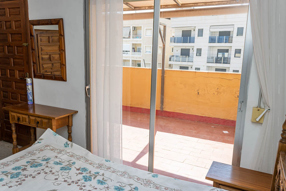 Piso en venta en el centro de Garrucha con gran terraza y vistas a la Plaza del Ayuntamiento - imagen 17