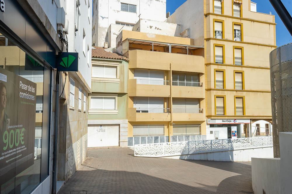 Piso en venta en el centro de Garrucha con gran terraza y vistas a la Plaza del Ayuntamiento - imagen 24