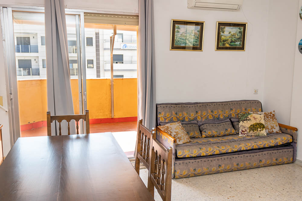 Piso en venta en el centro de Garrucha con gran terraza y vistas a la Plaza del Ayuntamiento - imagen 4