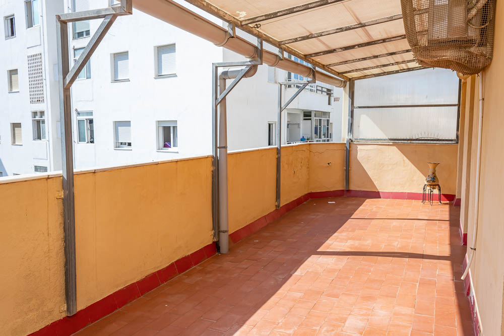 Piso en venta en el centro de Garrucha con gran terraza y vistas a la Plaza del Ayuntamiento - imagen 7