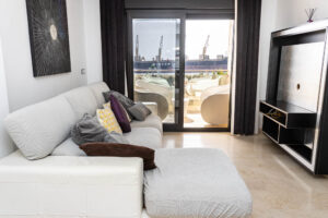 Beachfront Apartment on Paseo del Malecón, Garrucha, with Harbour and Beach Views - imagen 5