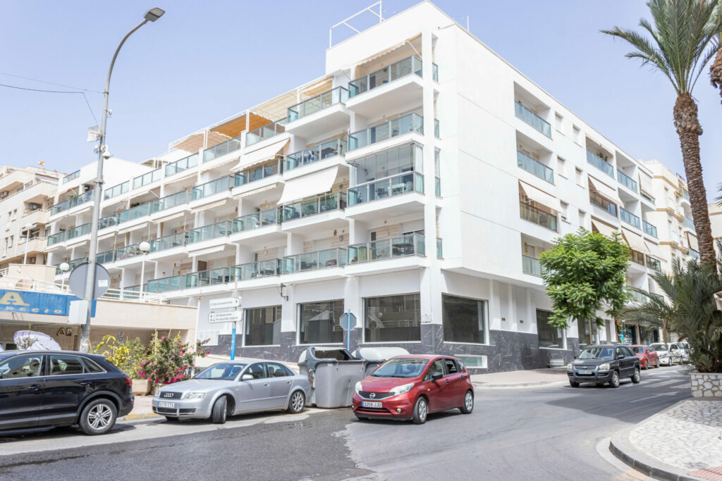 2-bedroom apartment in the heart of Garrucha, 210 m from the sea - imagen 1