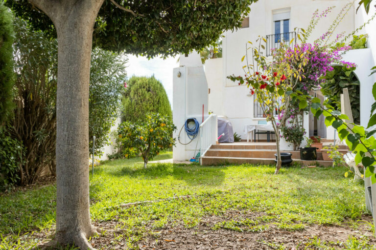 Exclusivo Chalet Adosado en Esquina a 150 m del Mar en la Mejor Zona de Mojácar