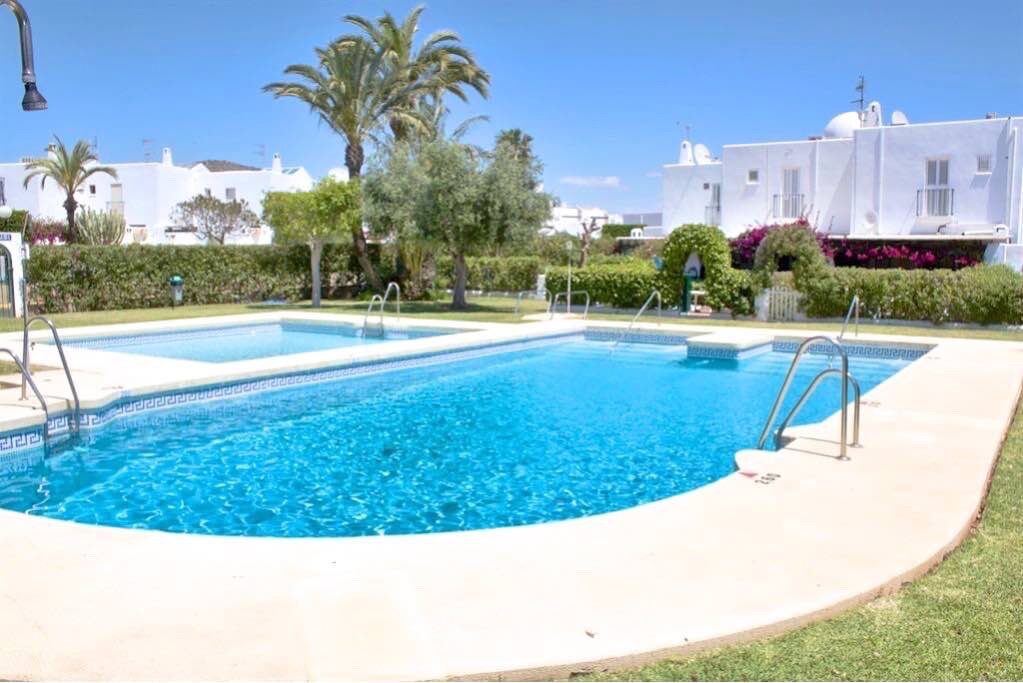 Chalet adosado de 3 dormitorios en alquiler en Mojácar Playa - imagen 36