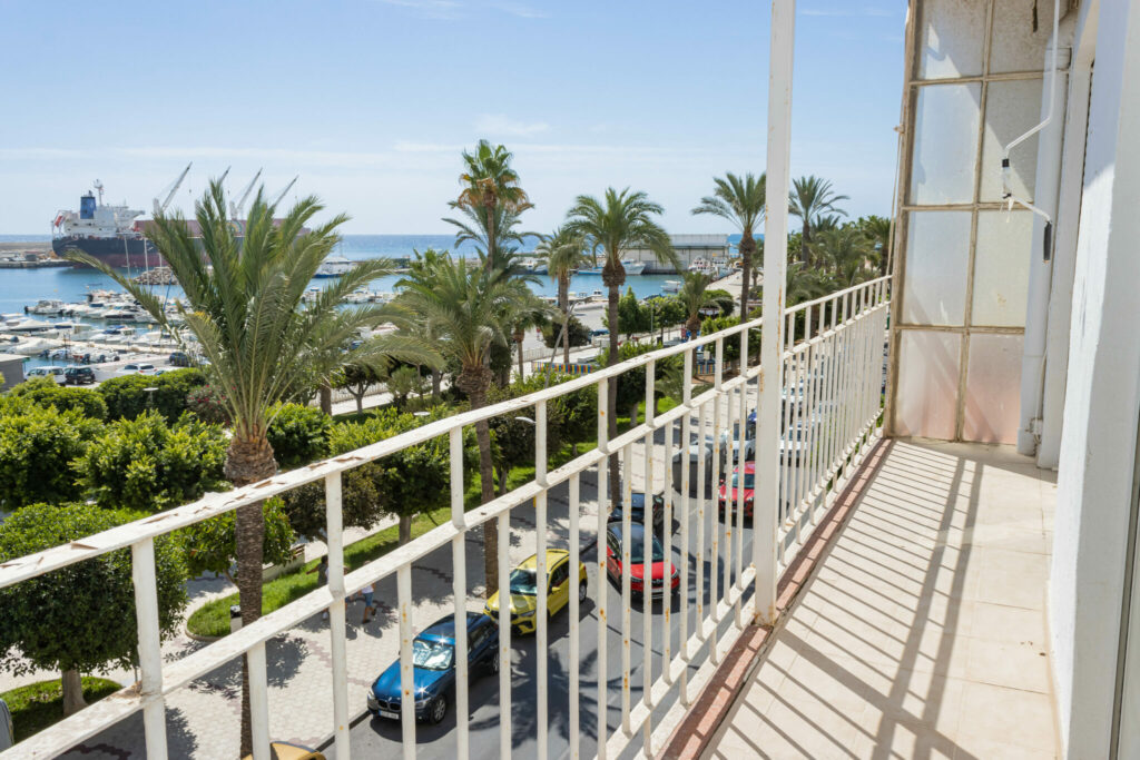 Apartamento de 3 dormitorios en primera línea del Malecón de Garrucha - imagen 1