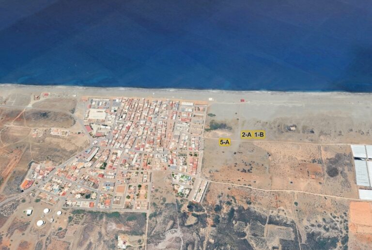 Tres suelos urbanos en Cabo de Gata (Almería) para 43 viviendas, con urbanización en ejecución