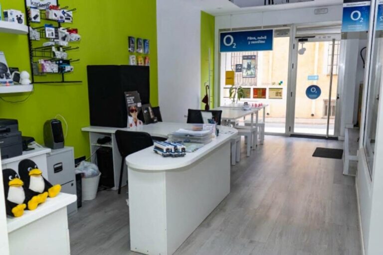 Local comercial en venta en Garrucha, calle Joaquín Escobar
